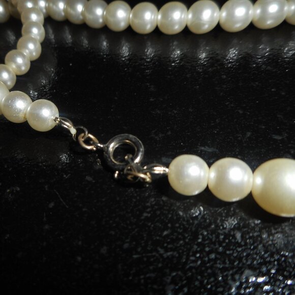 LittLE GIRL'S PEARL NECKLACE AND BRACELET SET, MATCHING NECKLACE & BRACELET - Picture 2 of 4